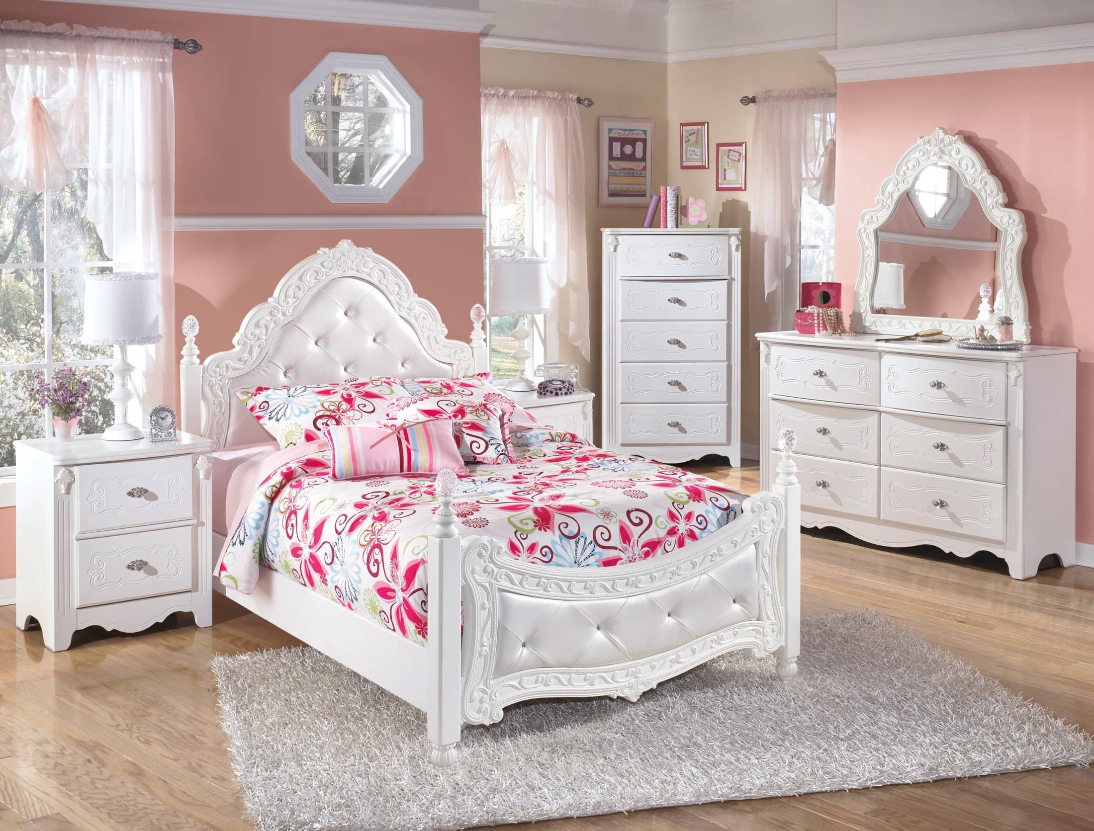 White Exquisite Full Poster Bed